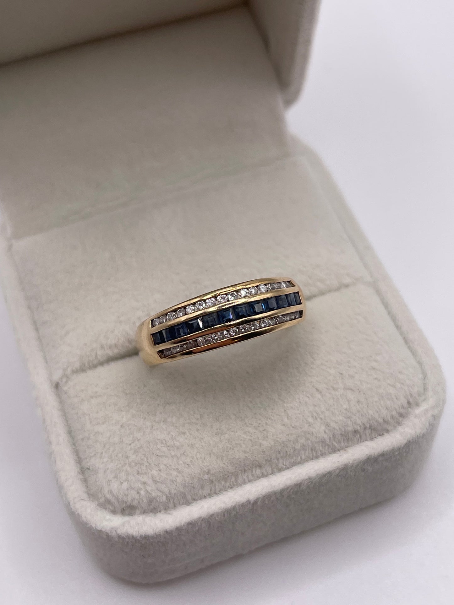 9ct gold sapphire and diamond ring