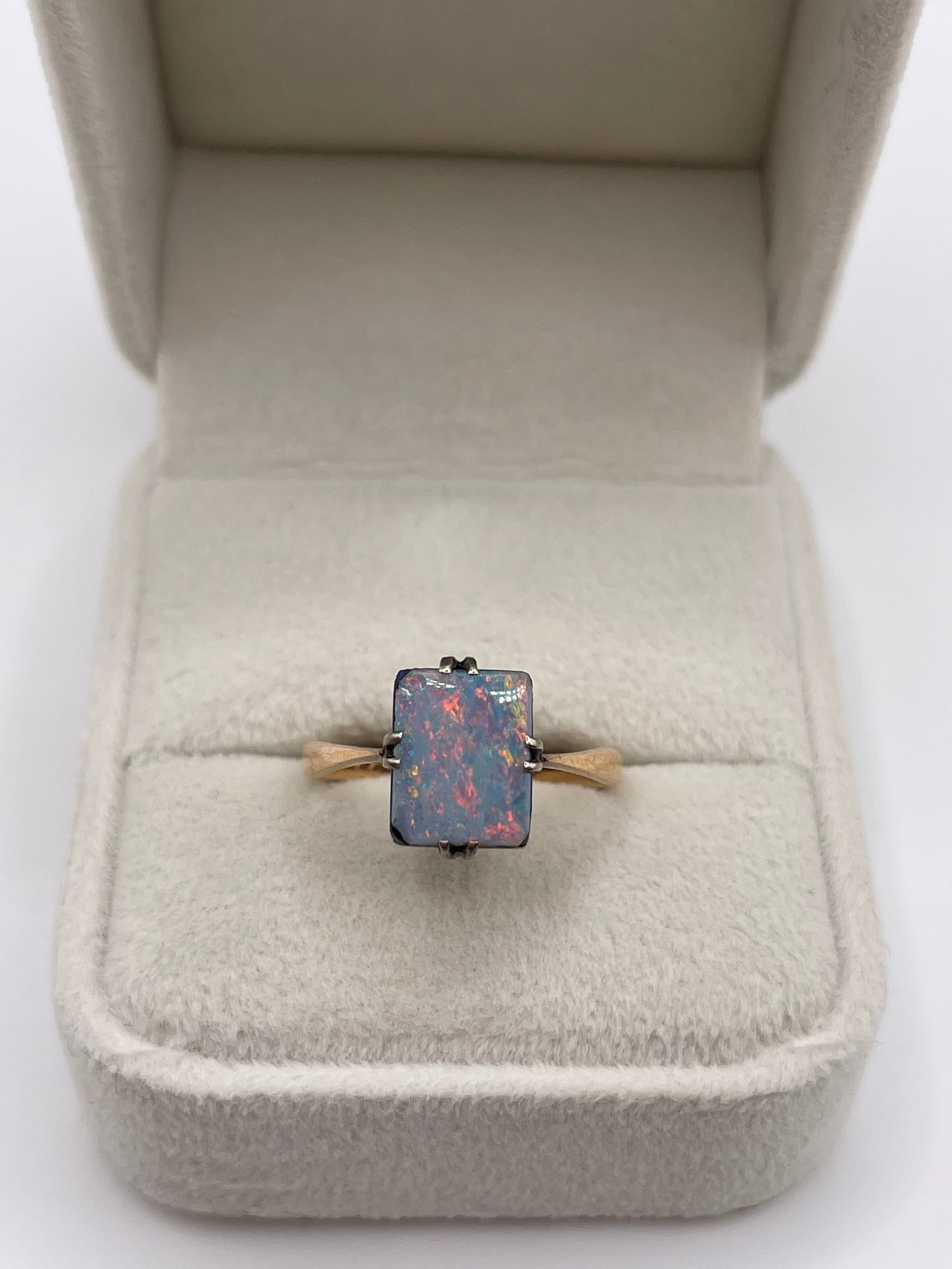 9ct gold opal doublet ring