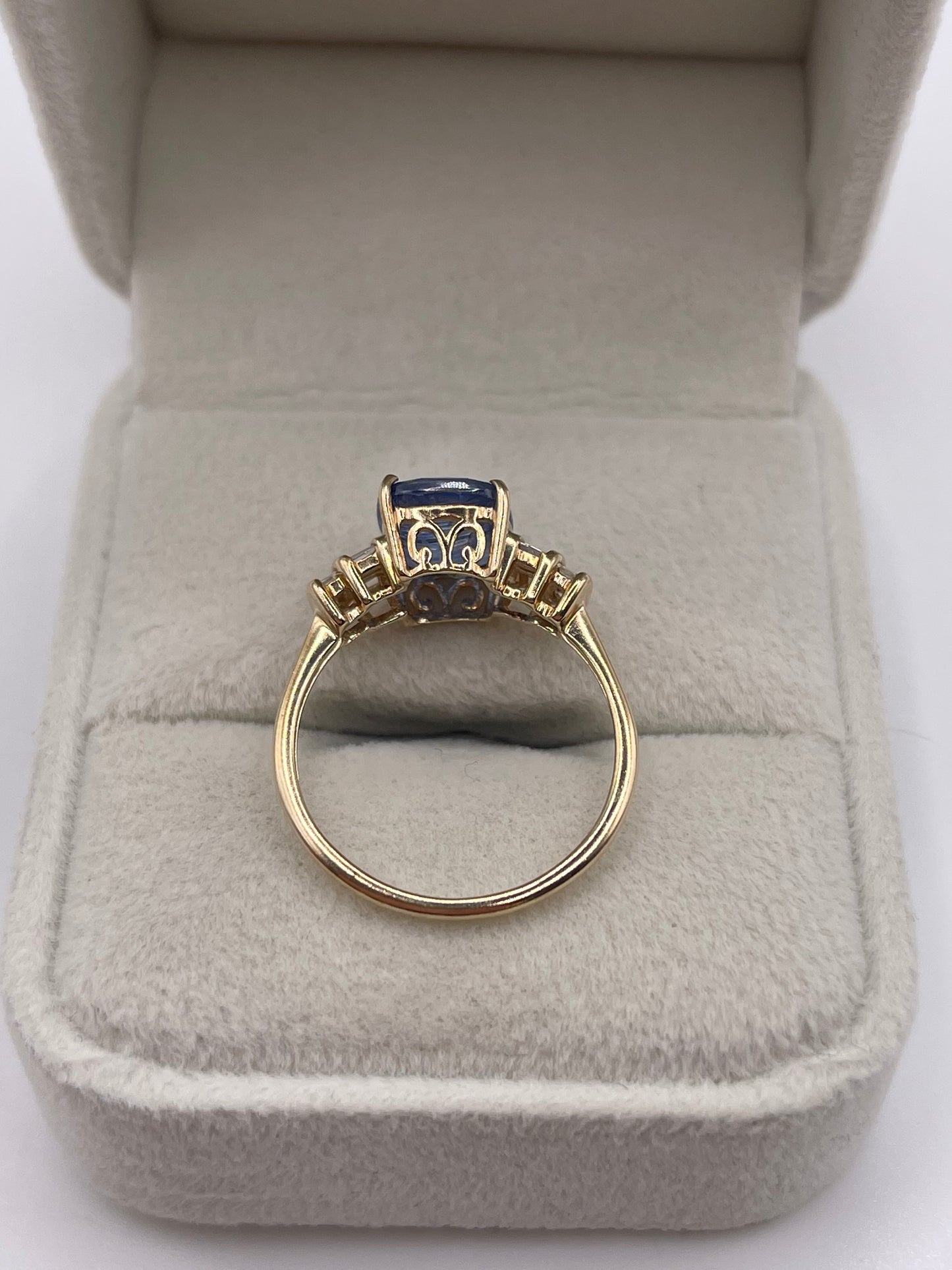 9ct gold kyanite and diamond ring