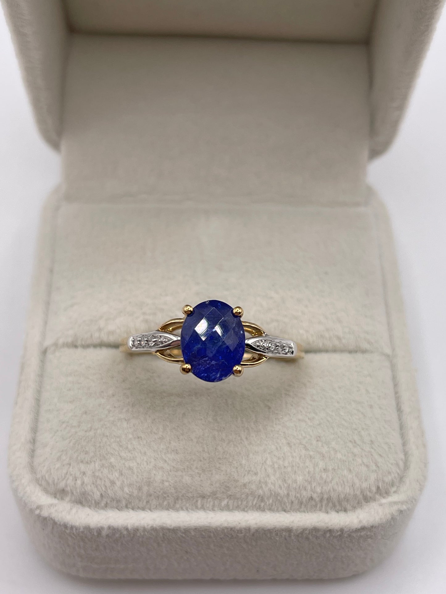 9ct gold tanzanite and diamond ring