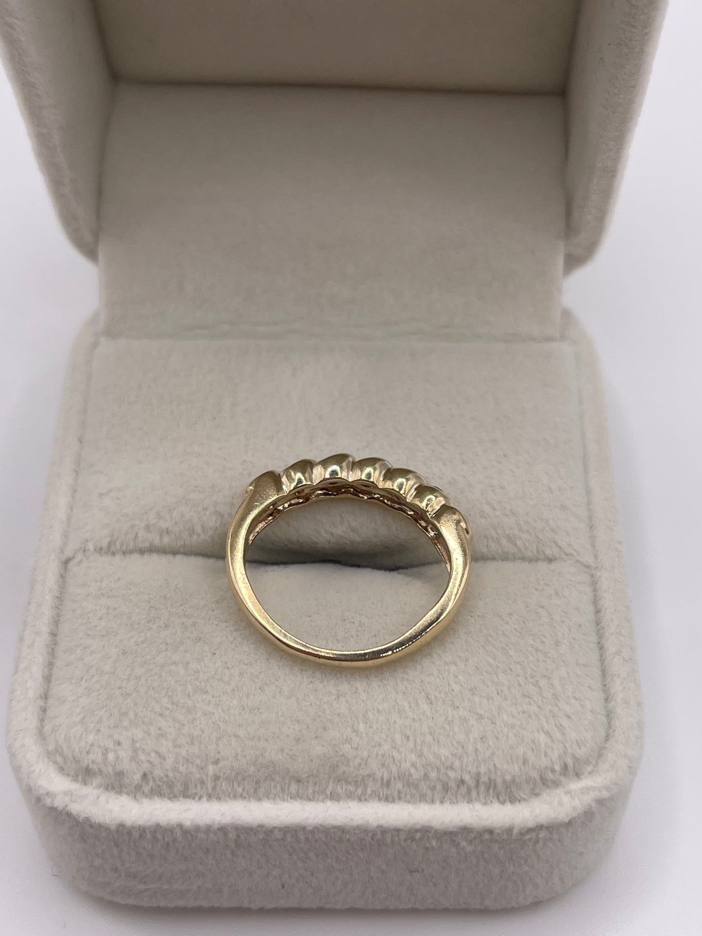 9ct gold diamond ring