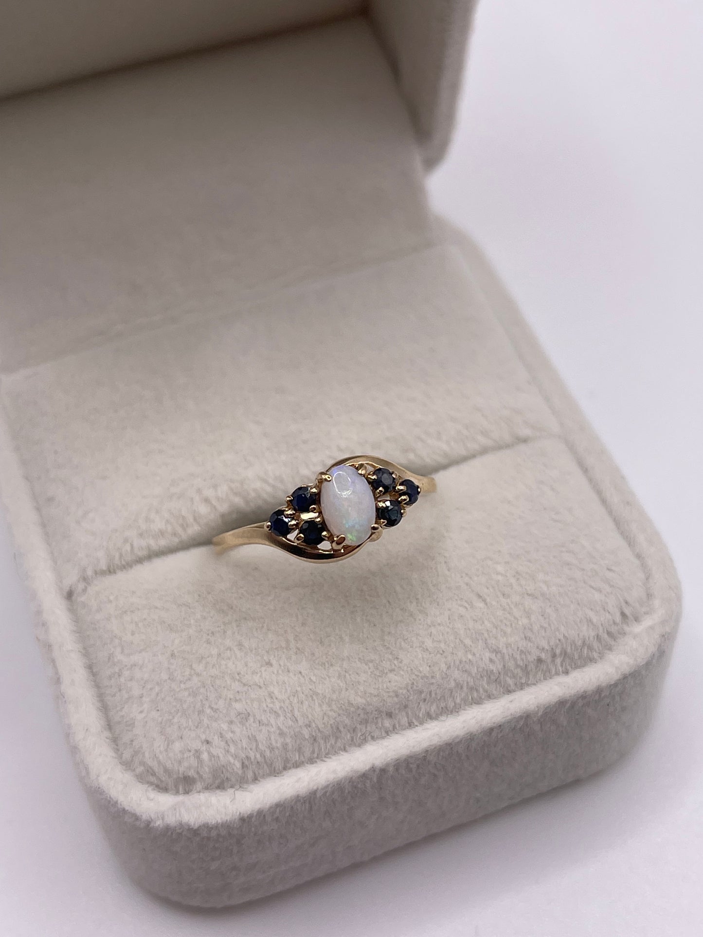 9ct gold opal and sapphire ring