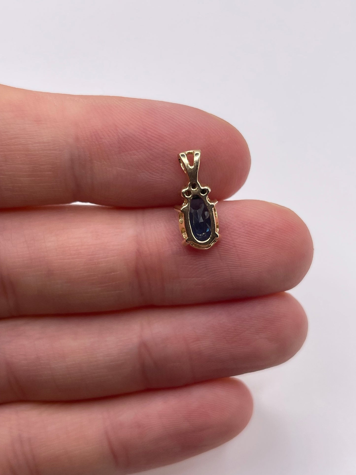 9ct gold topaz and diamond pendant