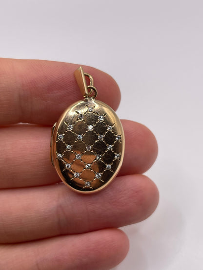 9ct gold diamond locket pendant