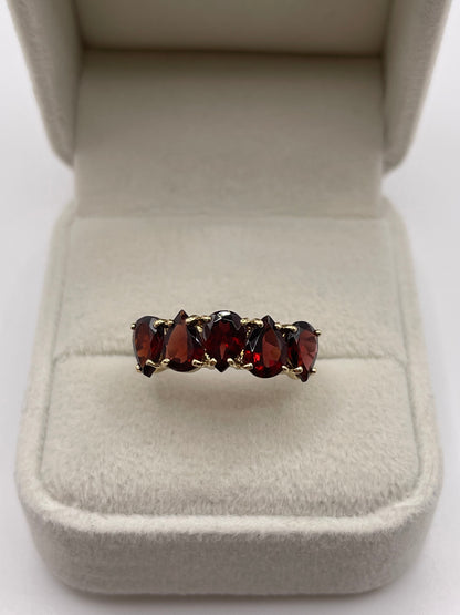 9ct gold garnet ring