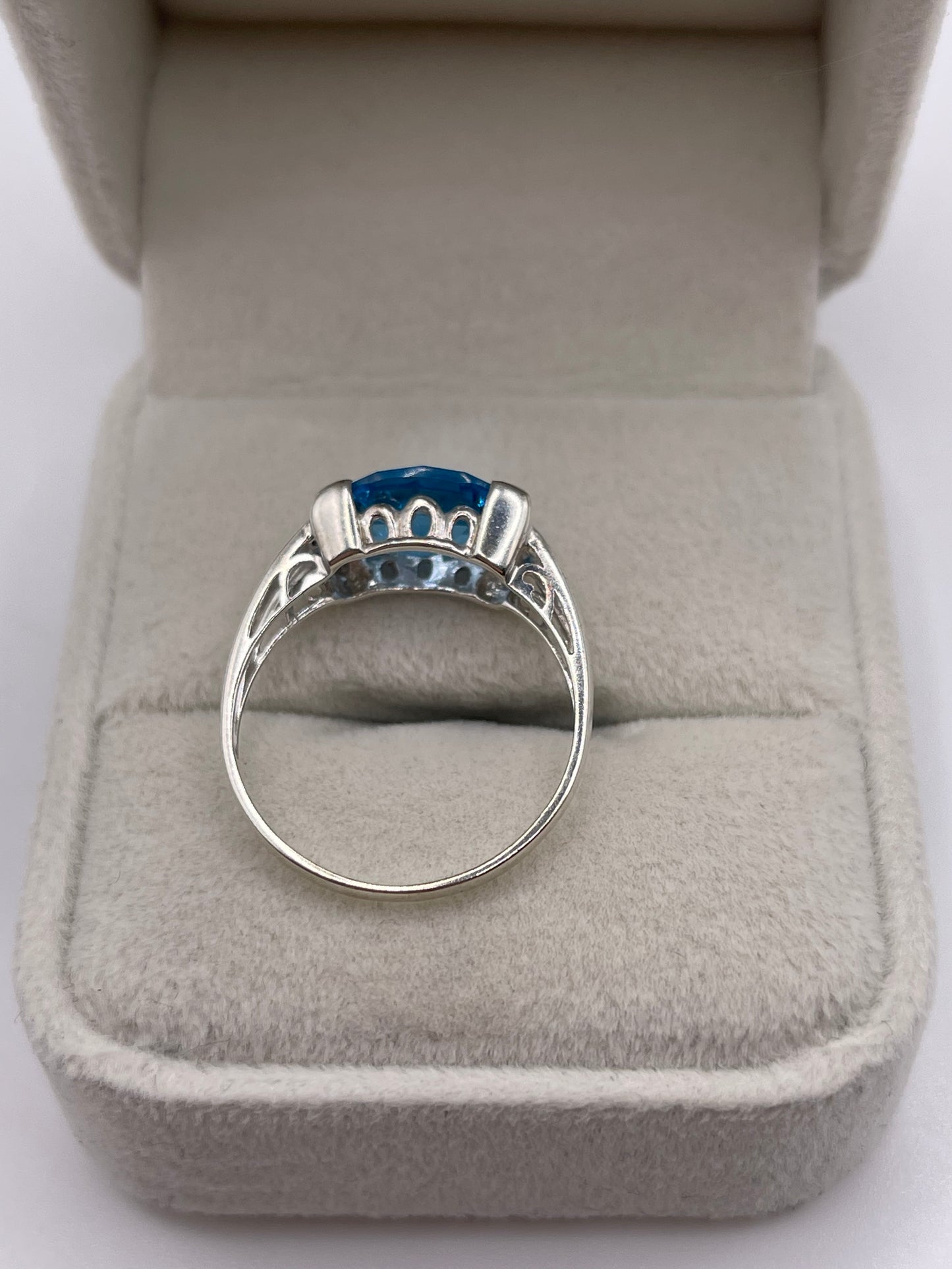 9ct white gold topaz and diamond ring