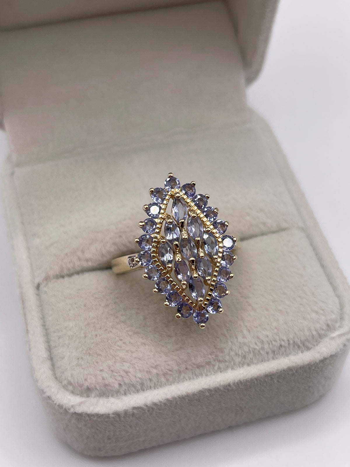 9ct gold tanzanite and diamond ring