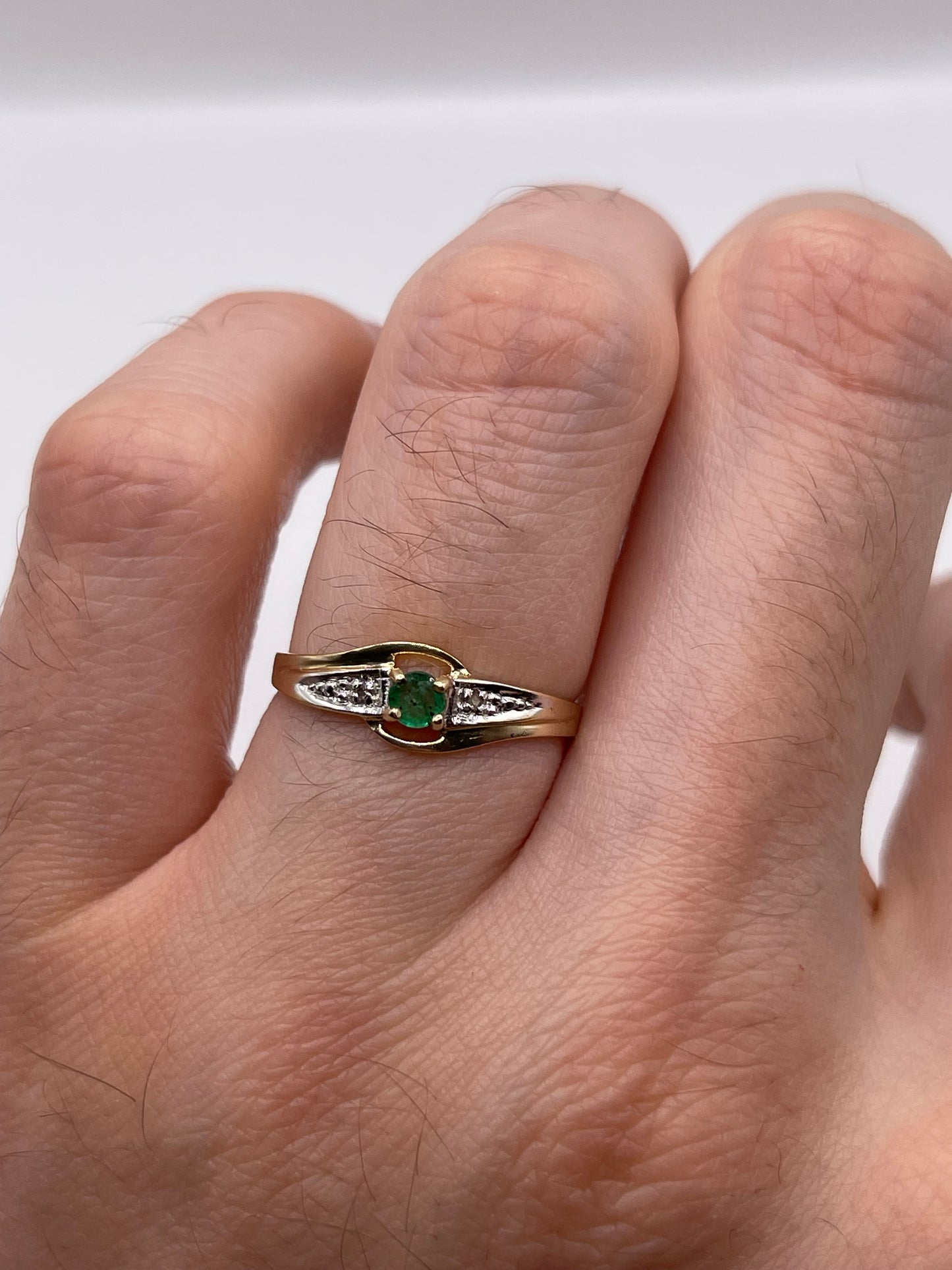 9ct gold emerald and diamond ring