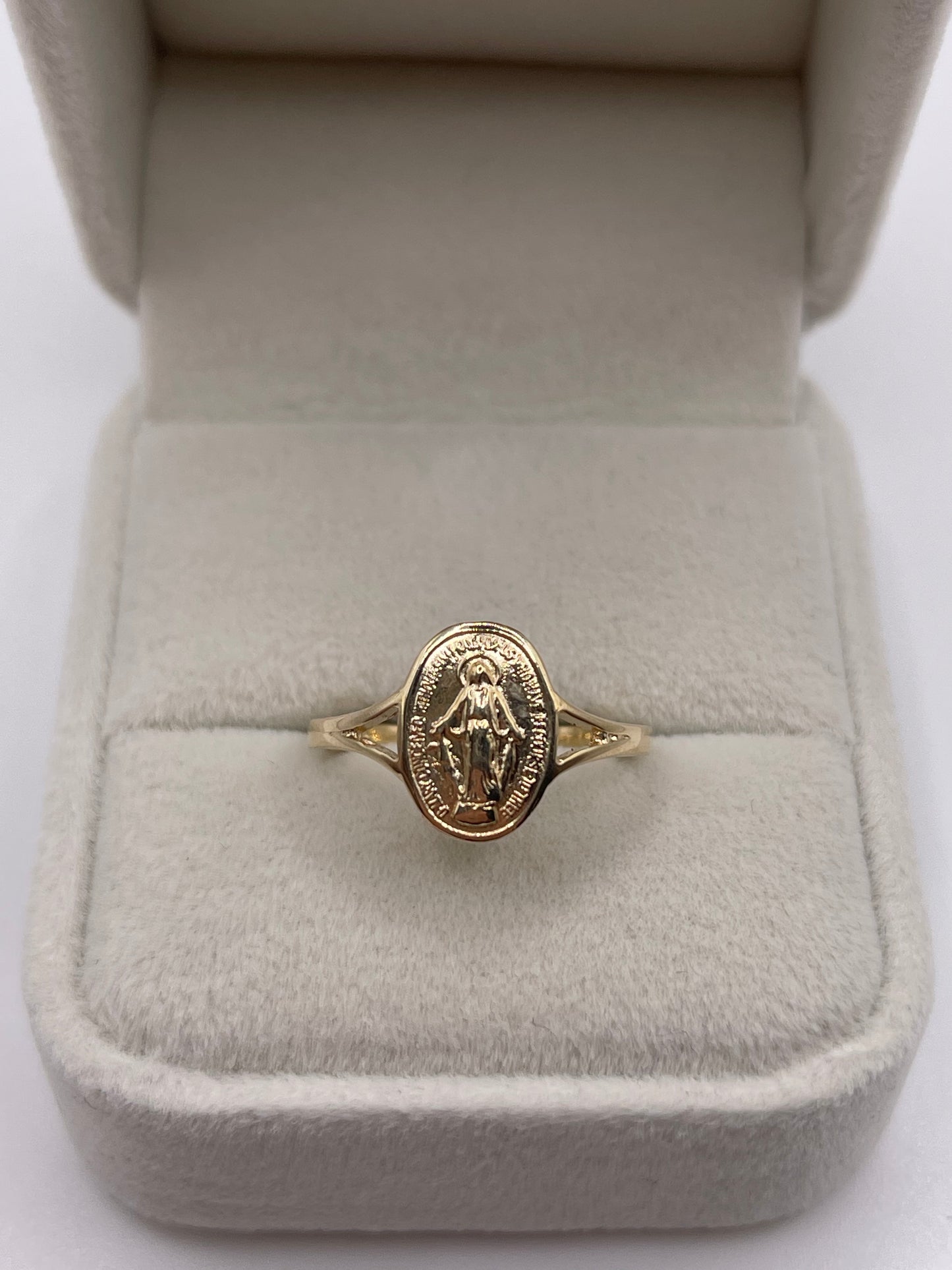 9ct gold st Mary ring