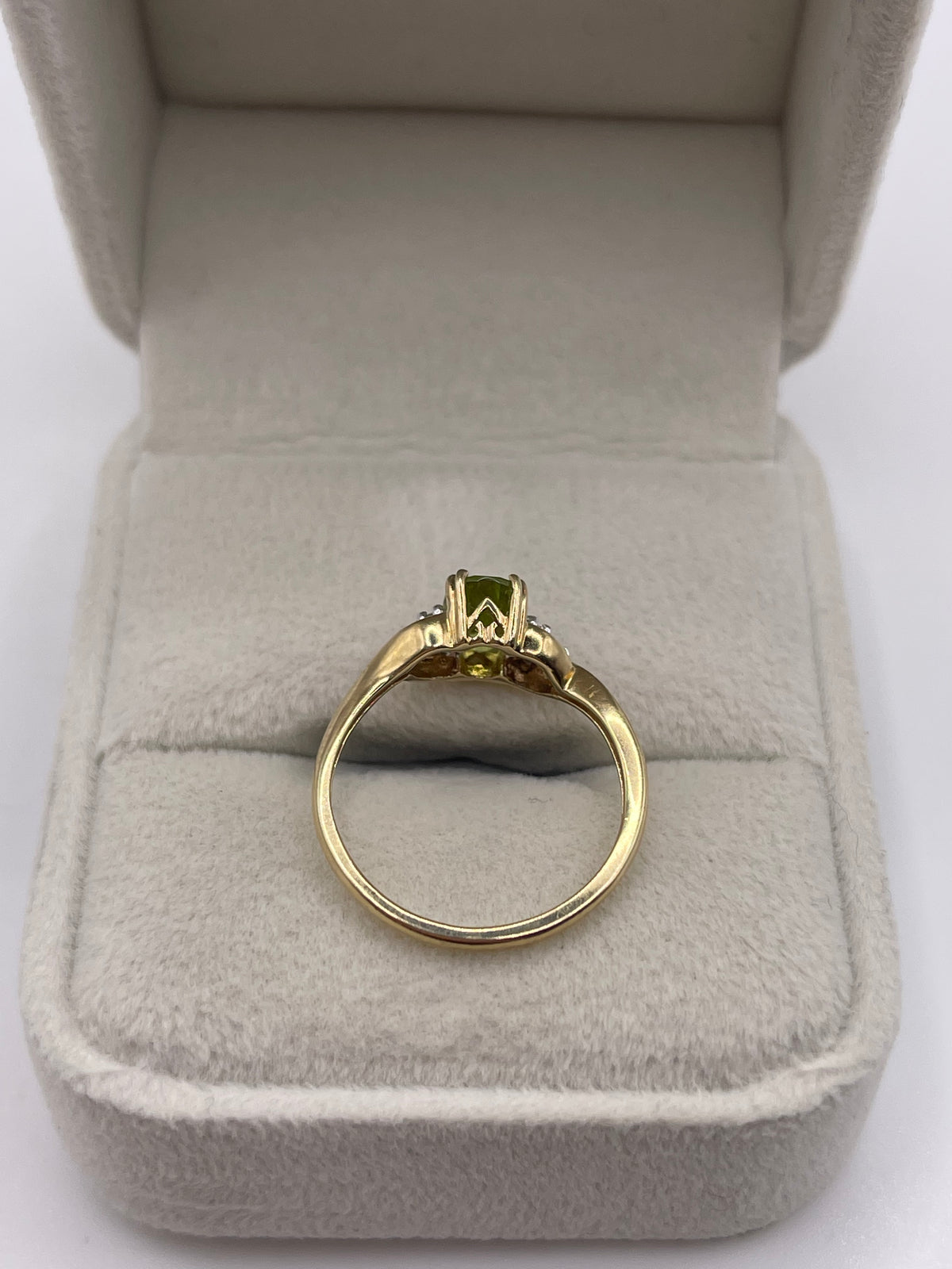 9ct gold peridot and diamond ring