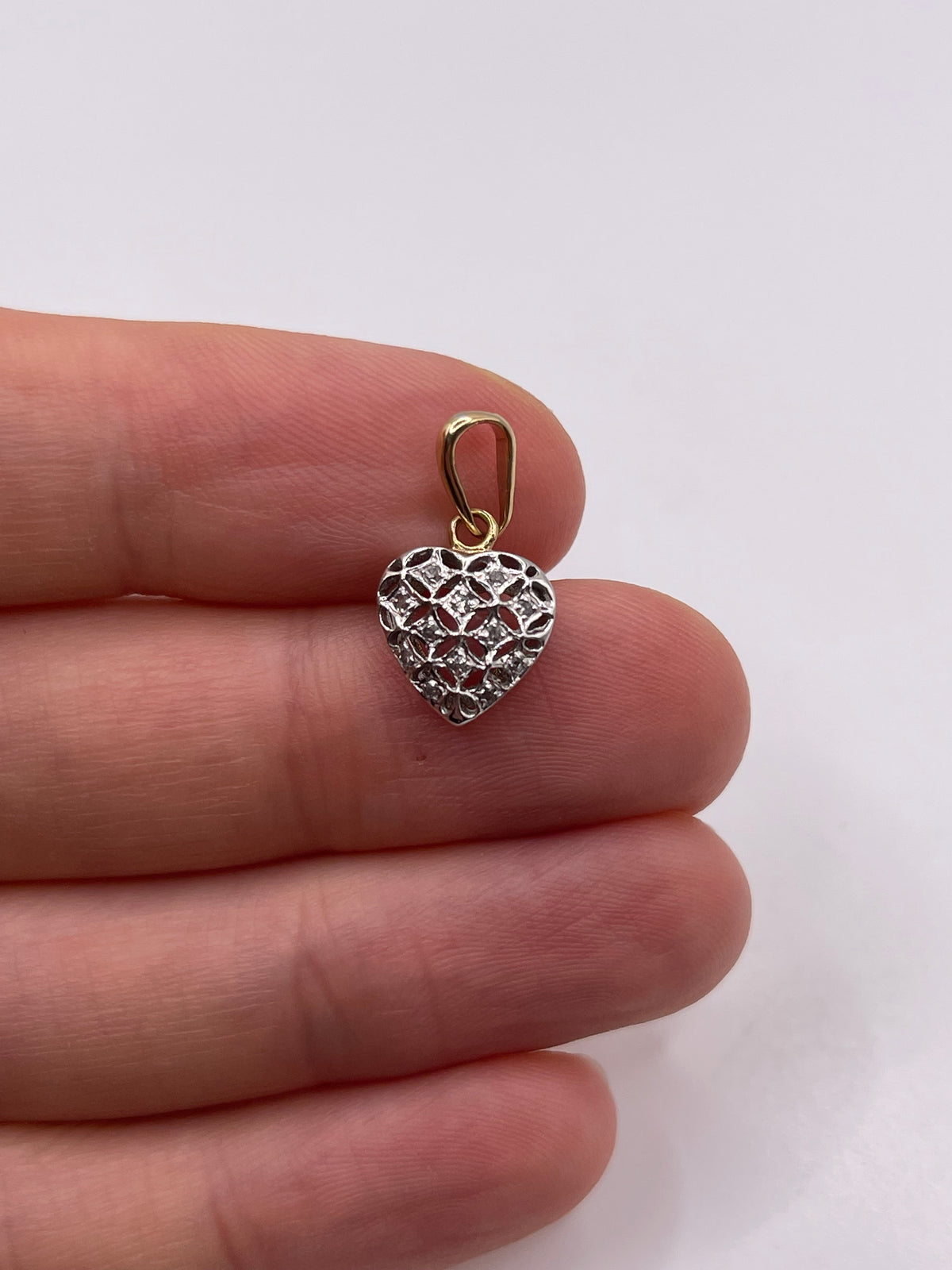 9ct gold diamond heart pendant