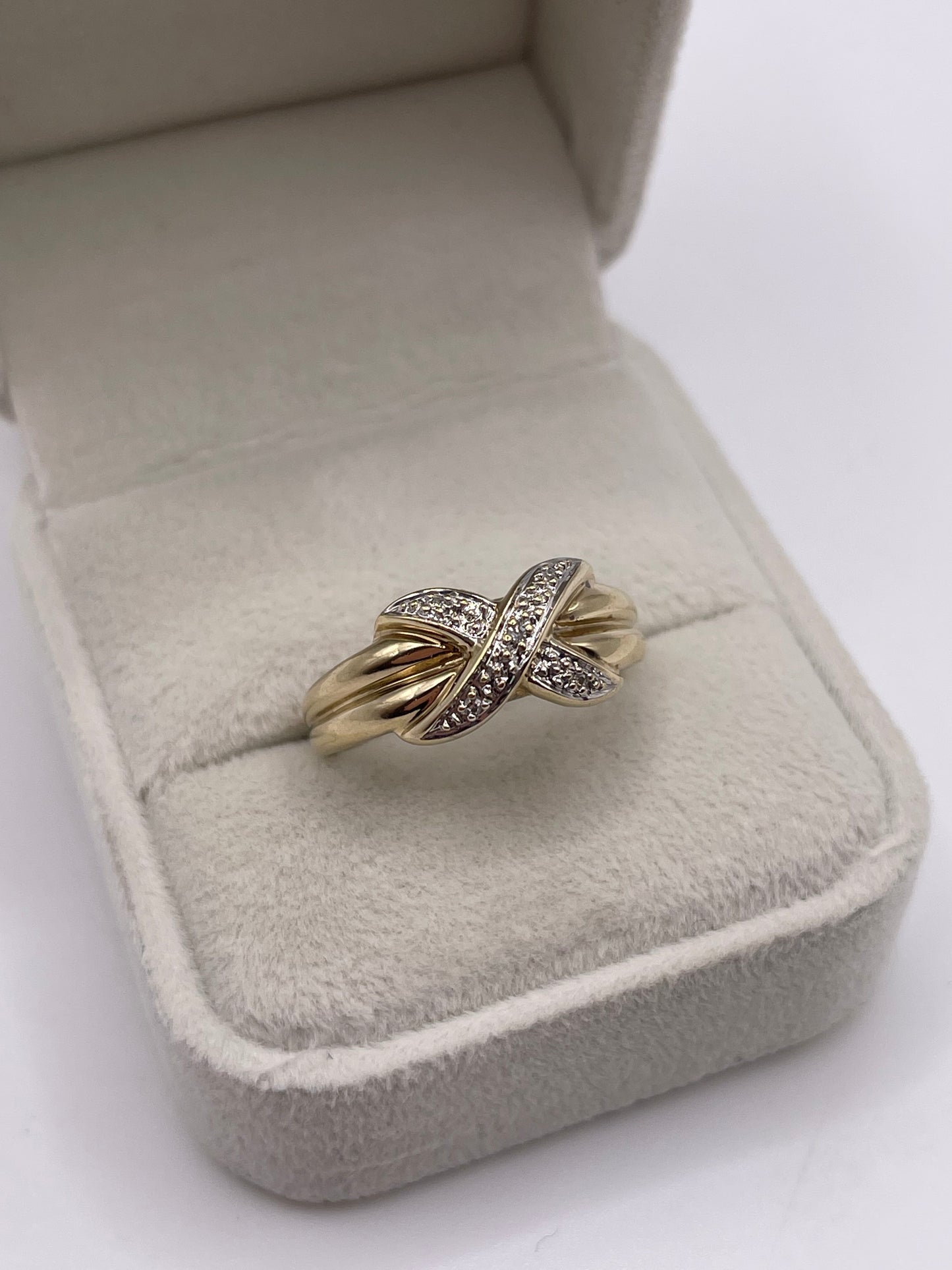 9ct gold diamond ring