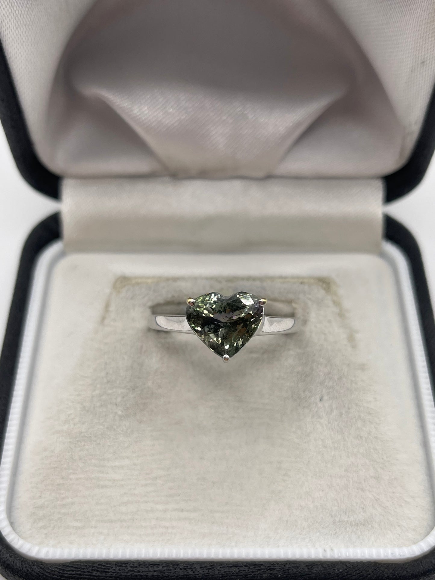 18ct white gold bi coloured heart shaped tanzanite ring