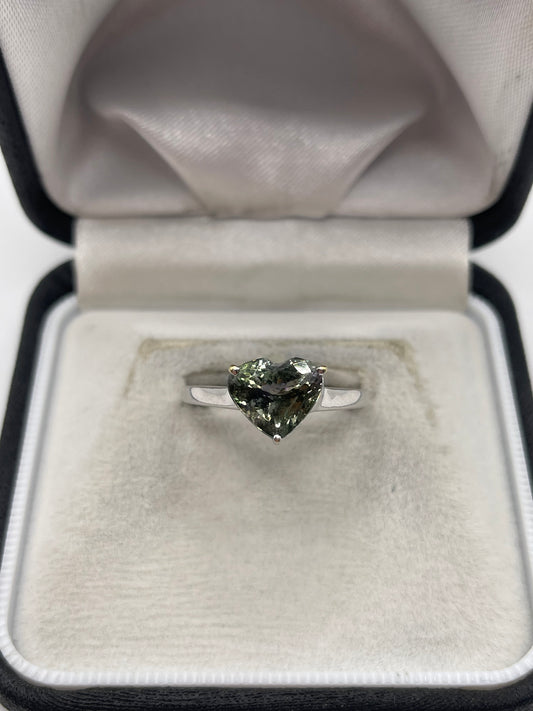 18ct white gold bi coloured heart shaped tanzanite ring