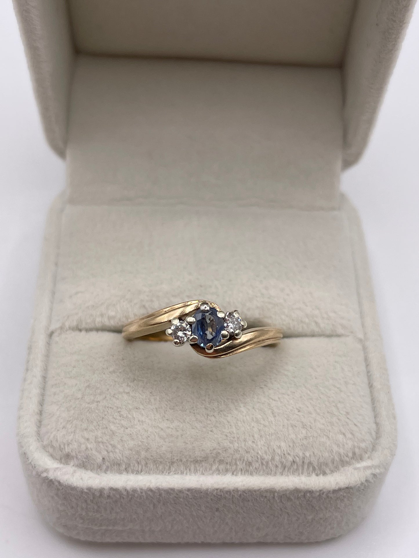 9ct gold sapphire and diamond ring