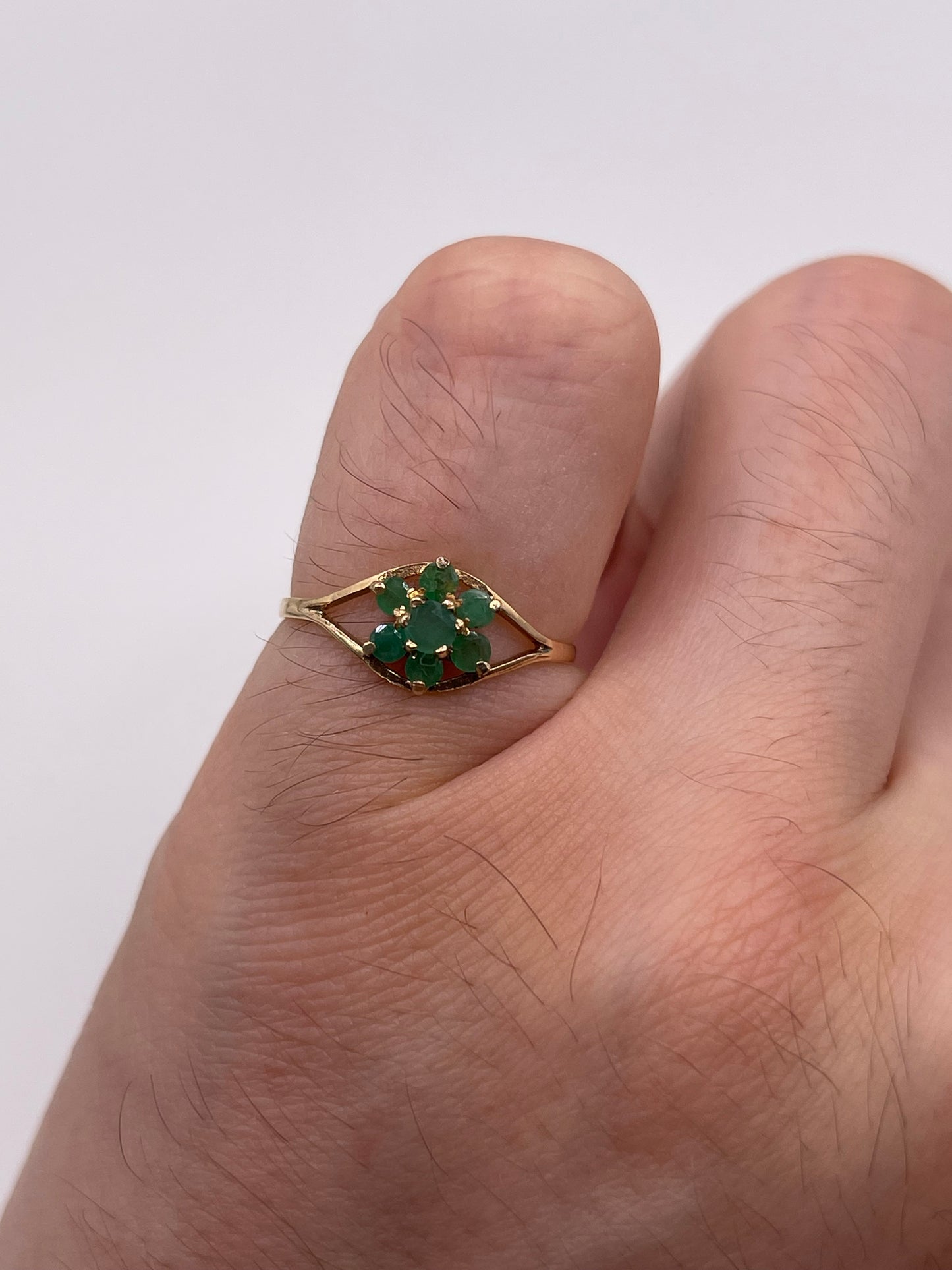 9ct gold emerald cluster ring