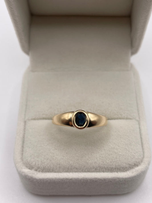 9ct gold sapphire ring