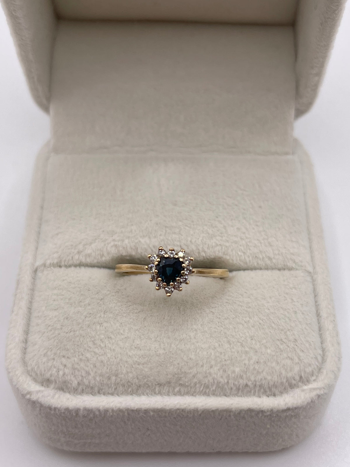 9ct gold sapphire and diamond ring