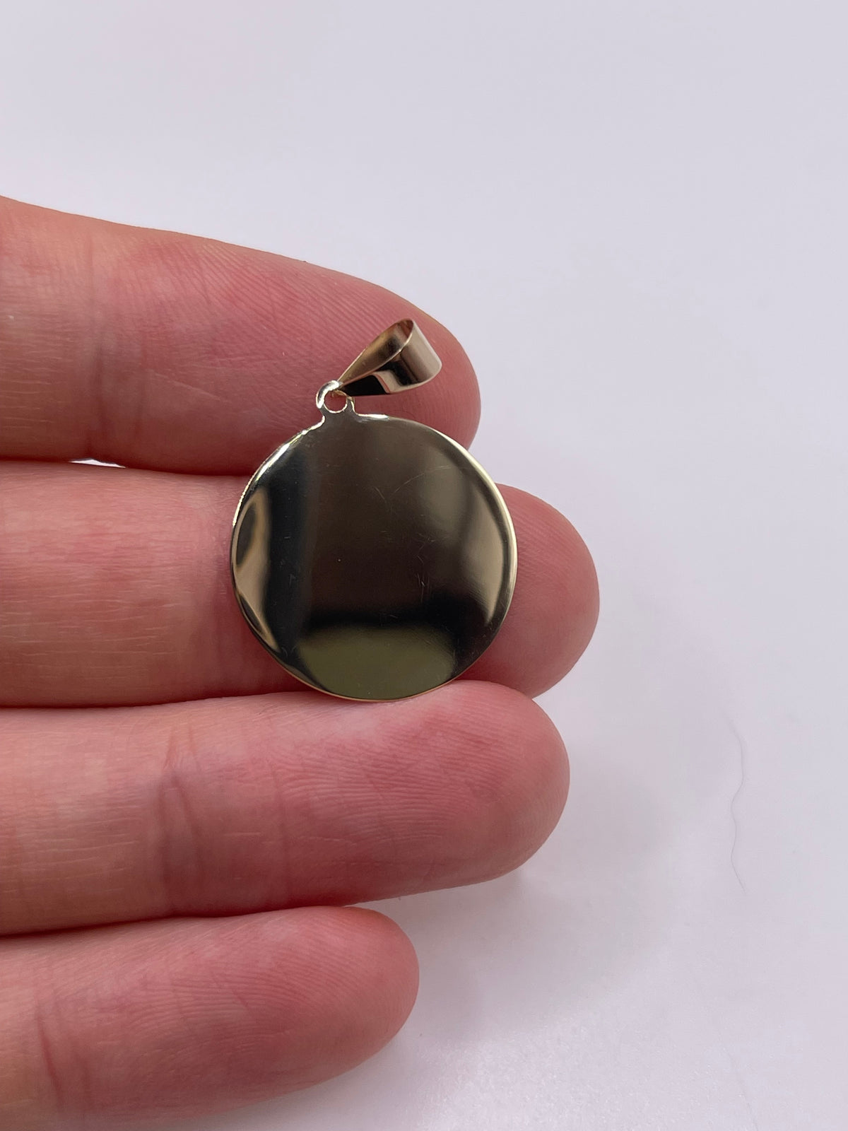 9ct gold medallion pendant