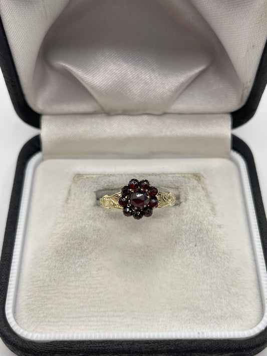 Antique 9ct gold garnet ring