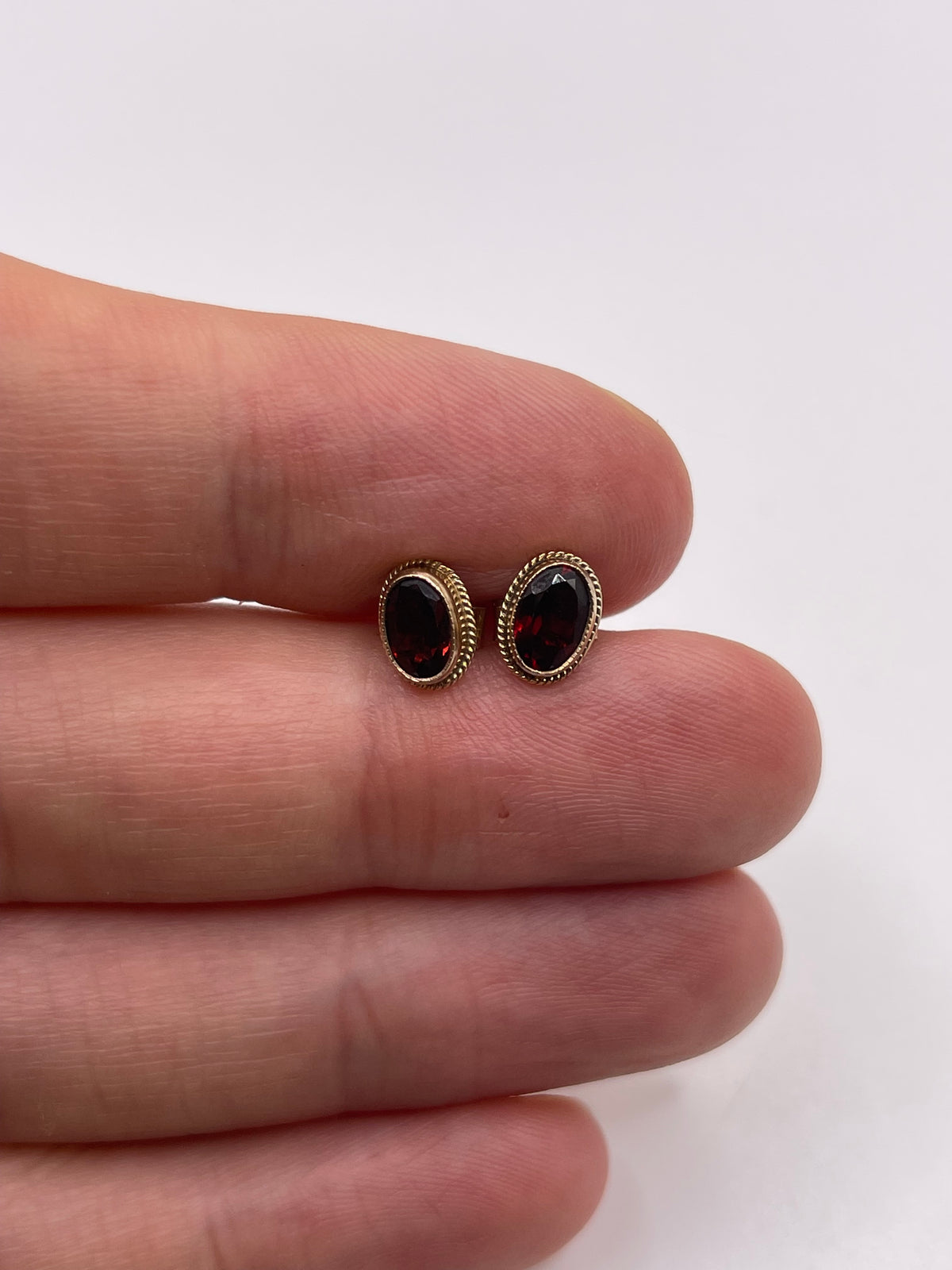 9ct gold garnet earrings