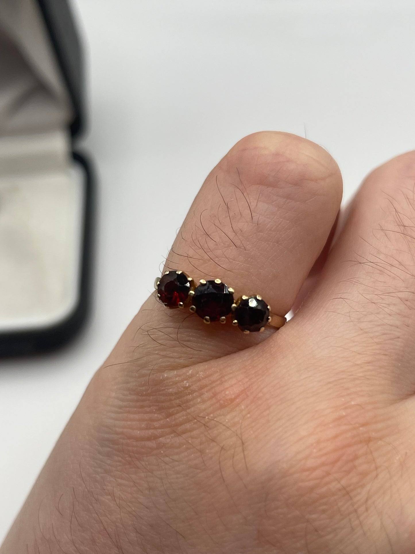 9ct gold garnet ring