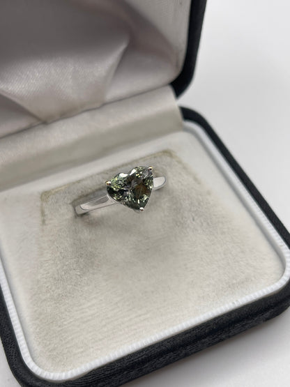 18ct white gold bi coloured heart shaped tanzanite ring