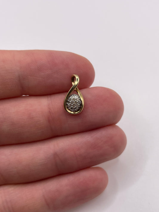 9ct gold diamond cluster pendant