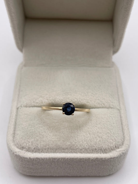 9ct gold sapphire ring