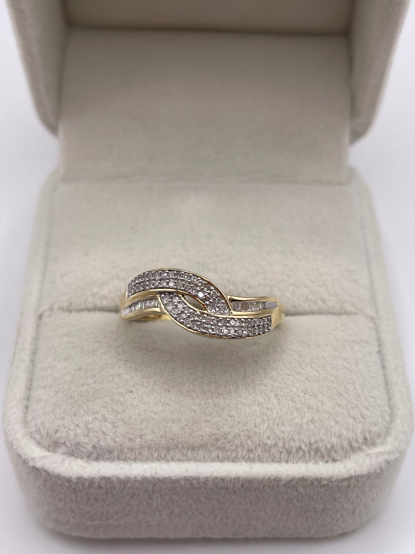9ct gold diamond cluster ring