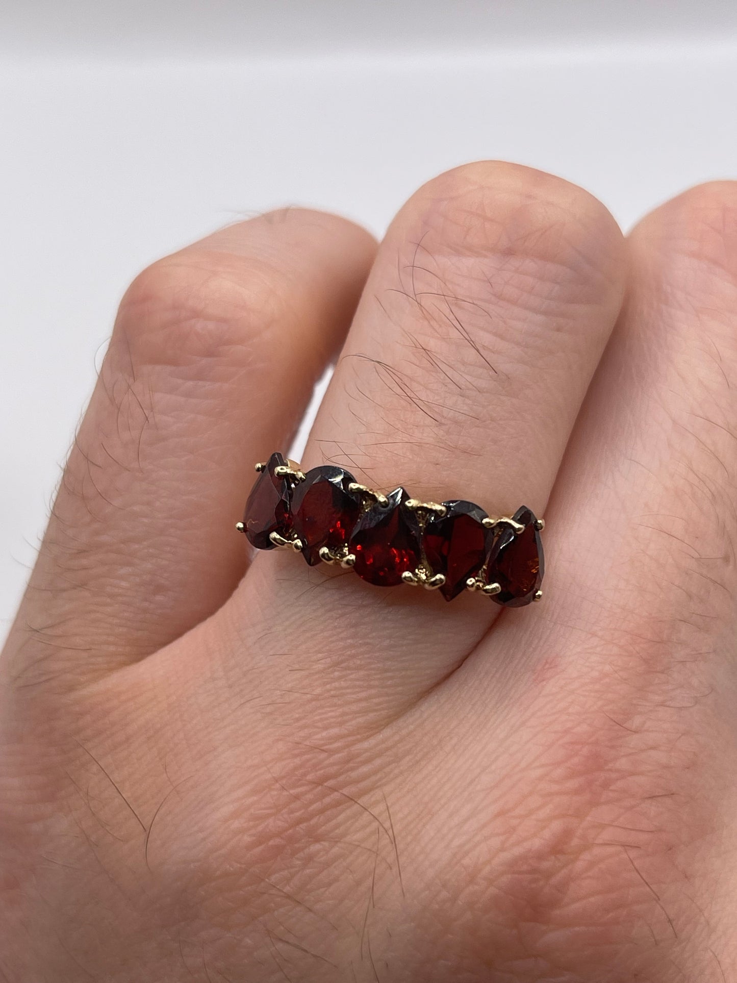 9ct gold garnet ring