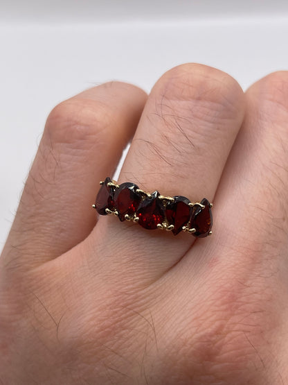 9ct gold garnet ring