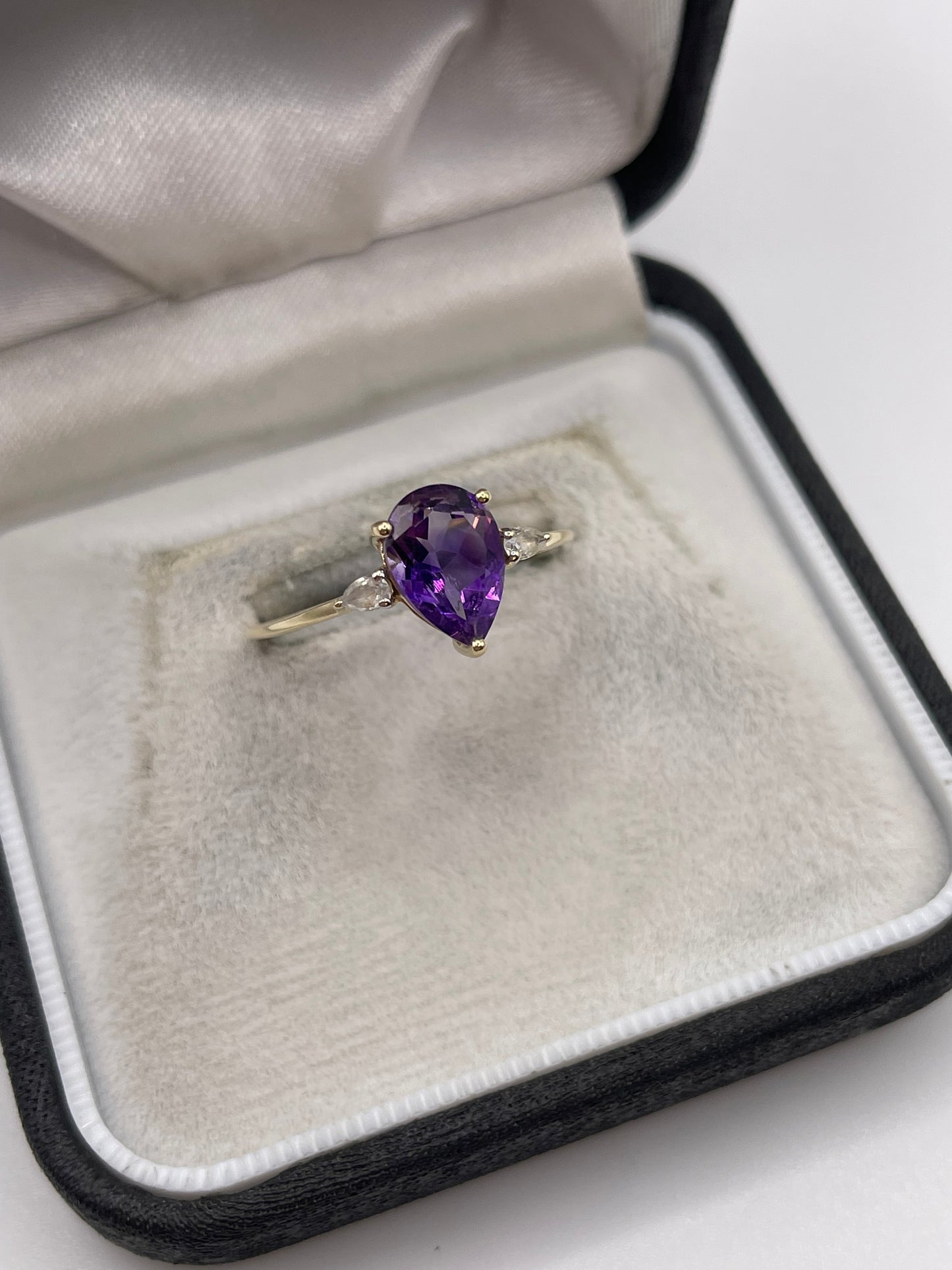 9ct gold amethyst and zircon ring