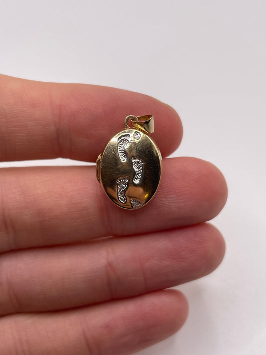 9ct gold locket pendant