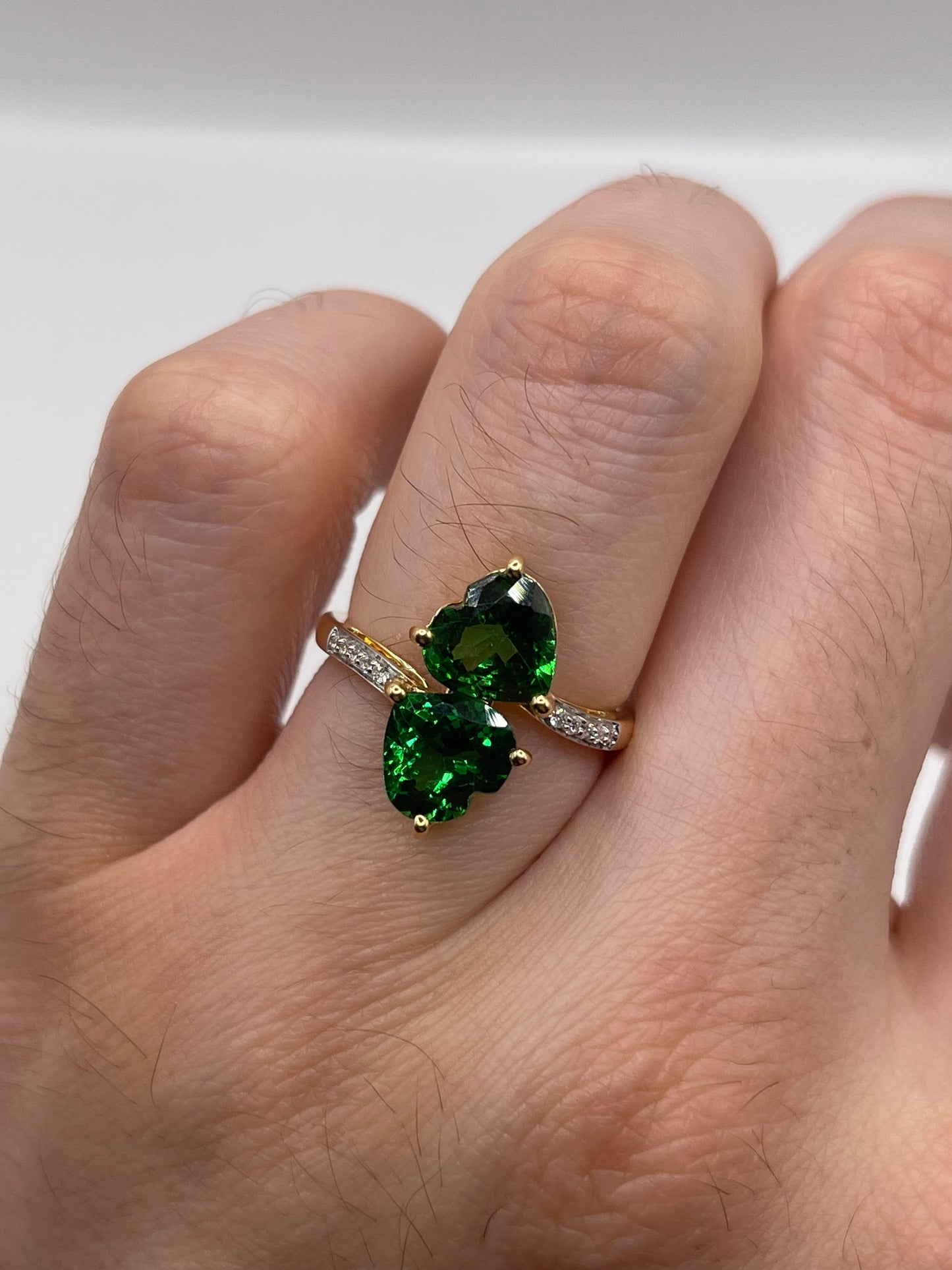 18ct gold garnet and diamond ring