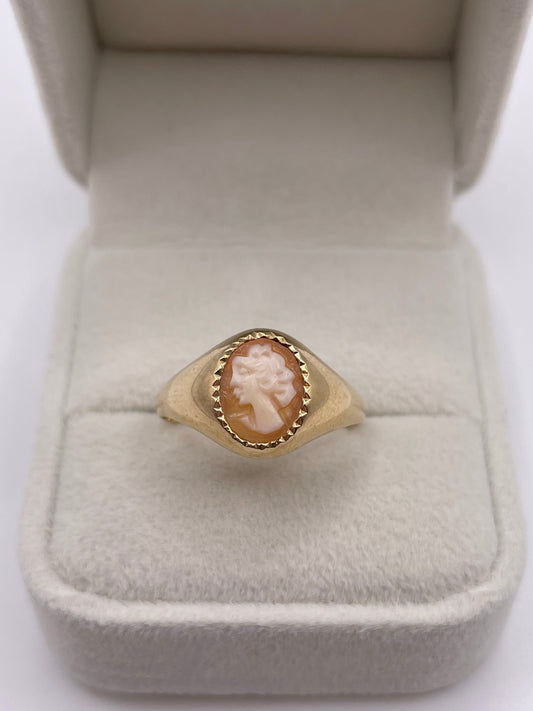 9ct gold cameo ring