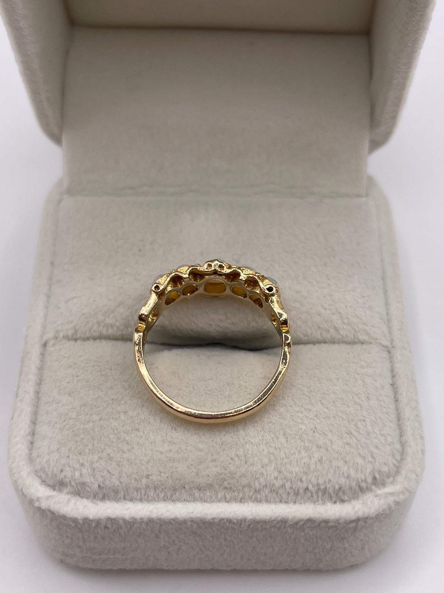 9ct gold opal ring