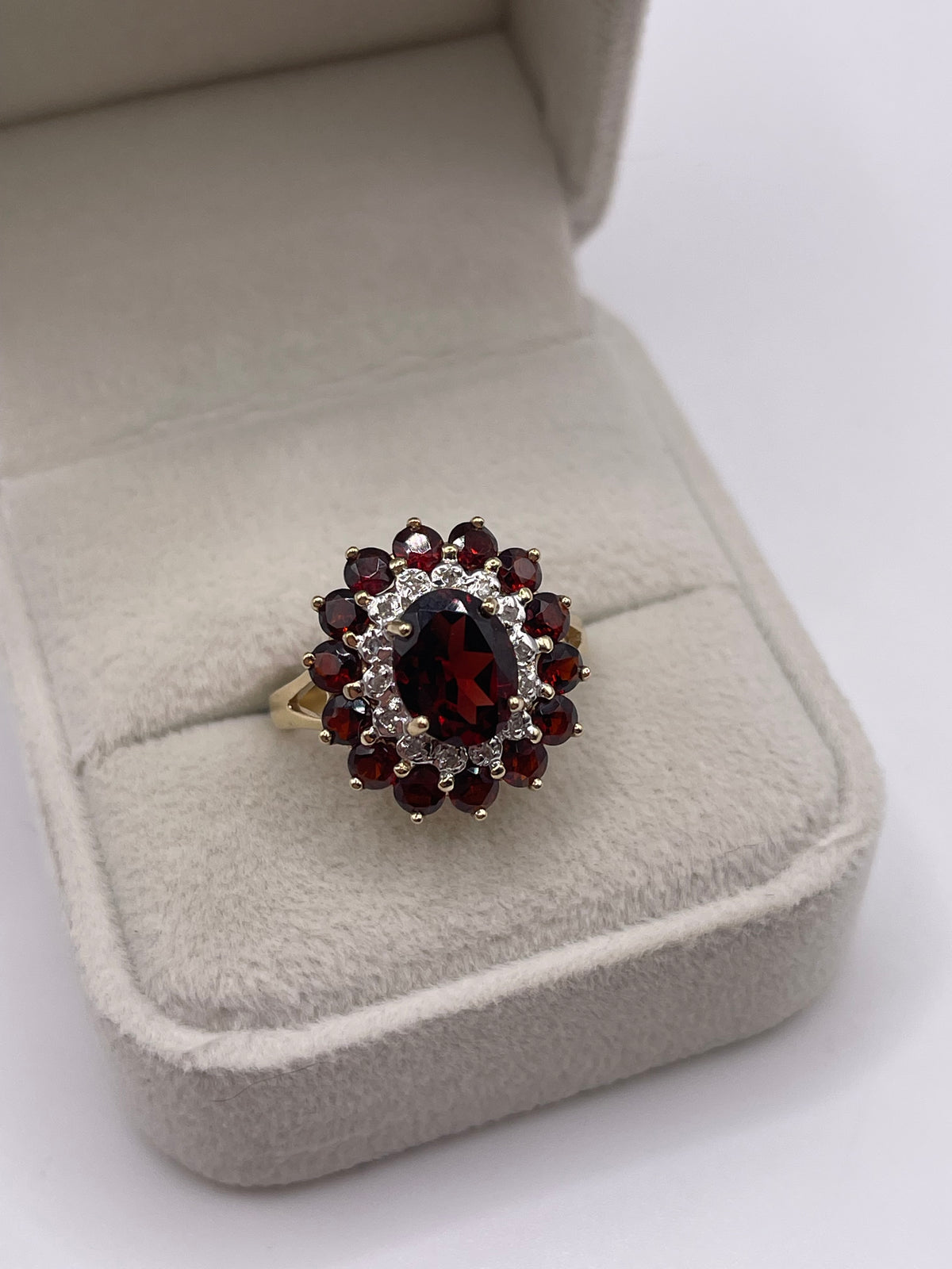 9ct gold garnet and diamond ring