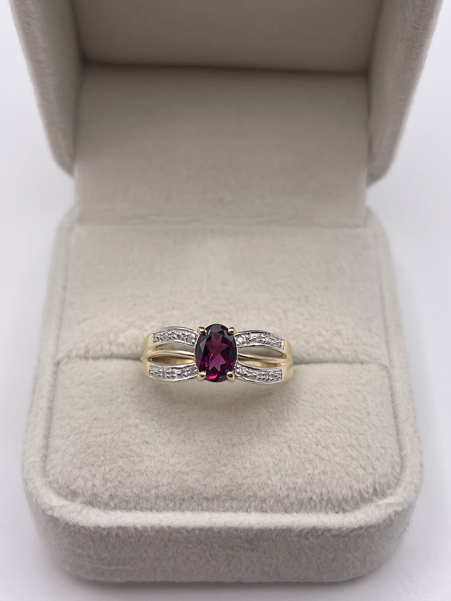 9ct gold garnet and diamond ring