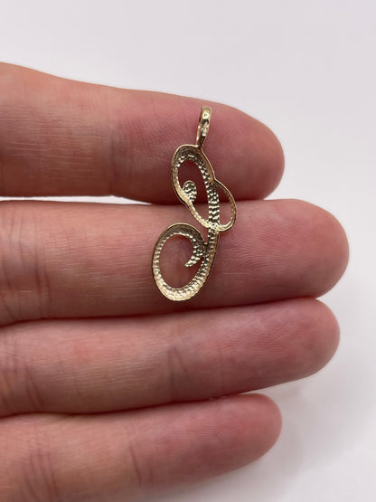 9ct gold initial C pendant