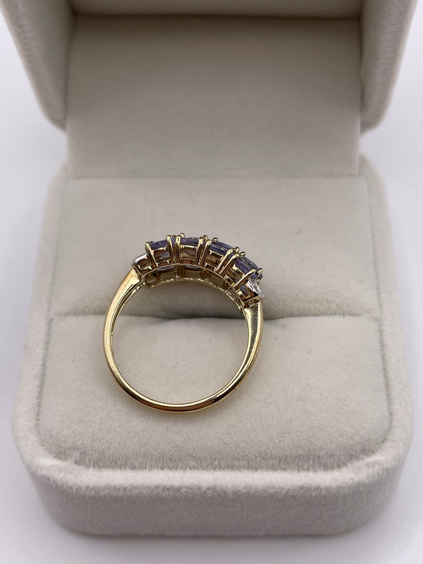 9ct gold tanzanite and diamond cluster ring