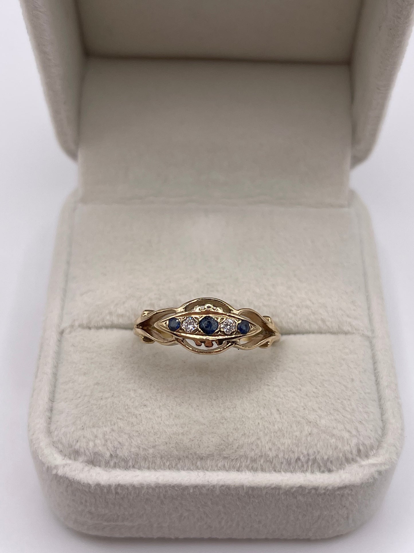 9ct gold sapphire and diamond ring