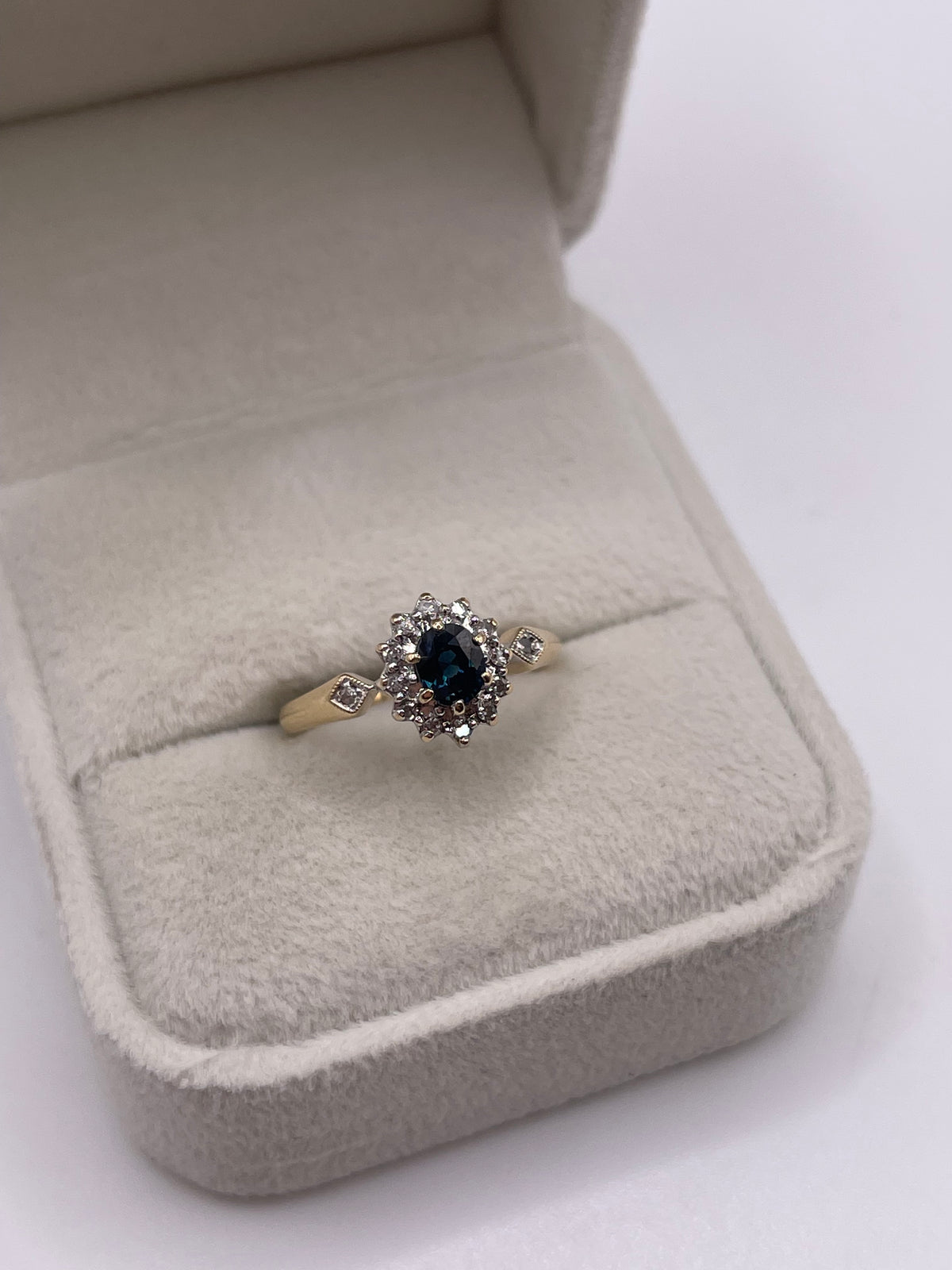 9ct gold sapphire and diamond ring