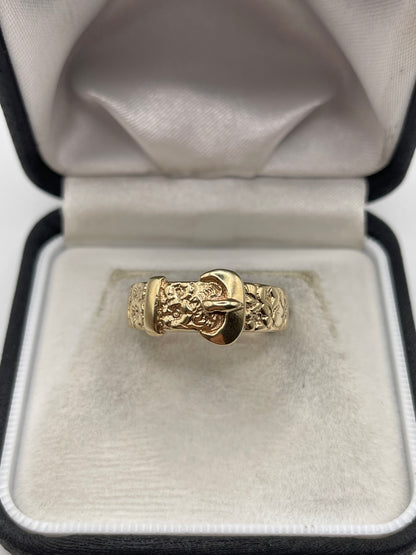 Heavy 9ct gold engraved buckle ring