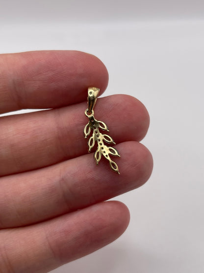 9ct gold alexandrite and zircon pendant