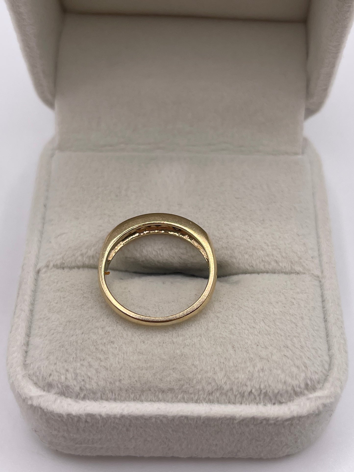 9ct gold sapphire and diamond ring