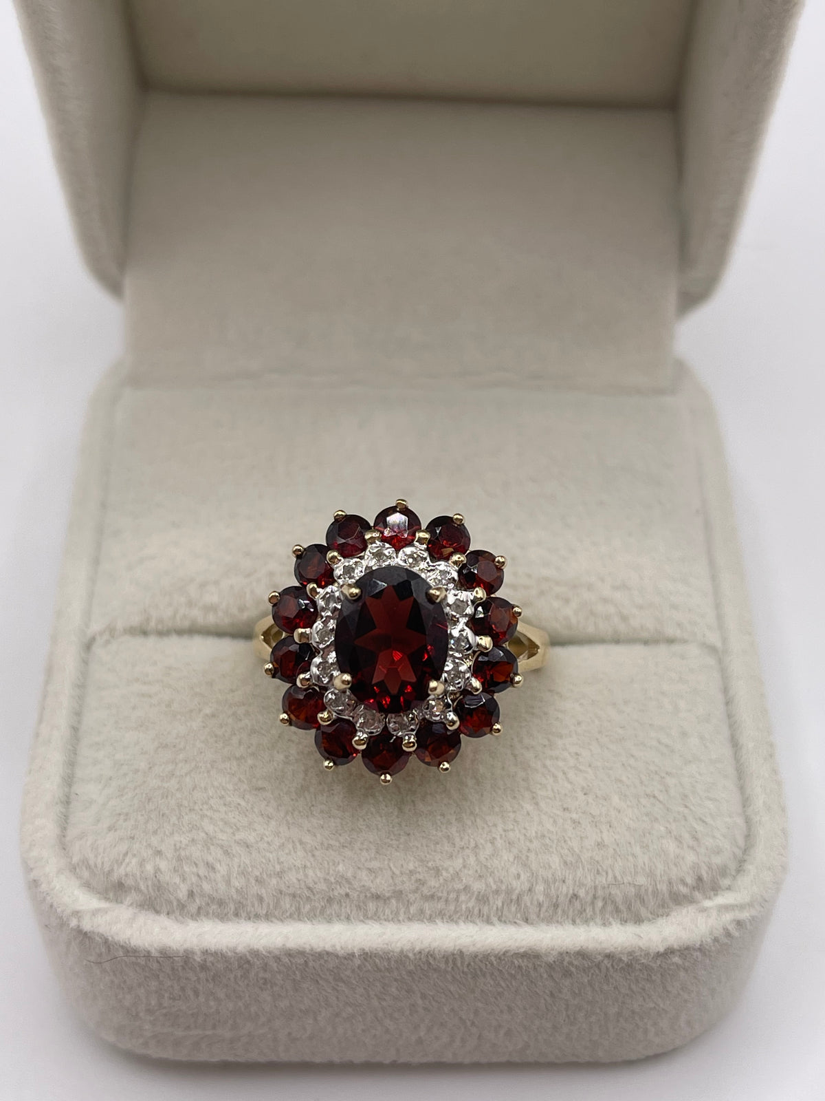 9ct gold garnet and diamond ring
