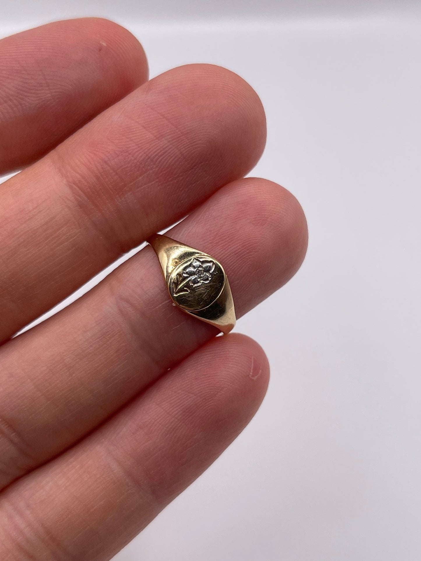 9ct gold signet ring