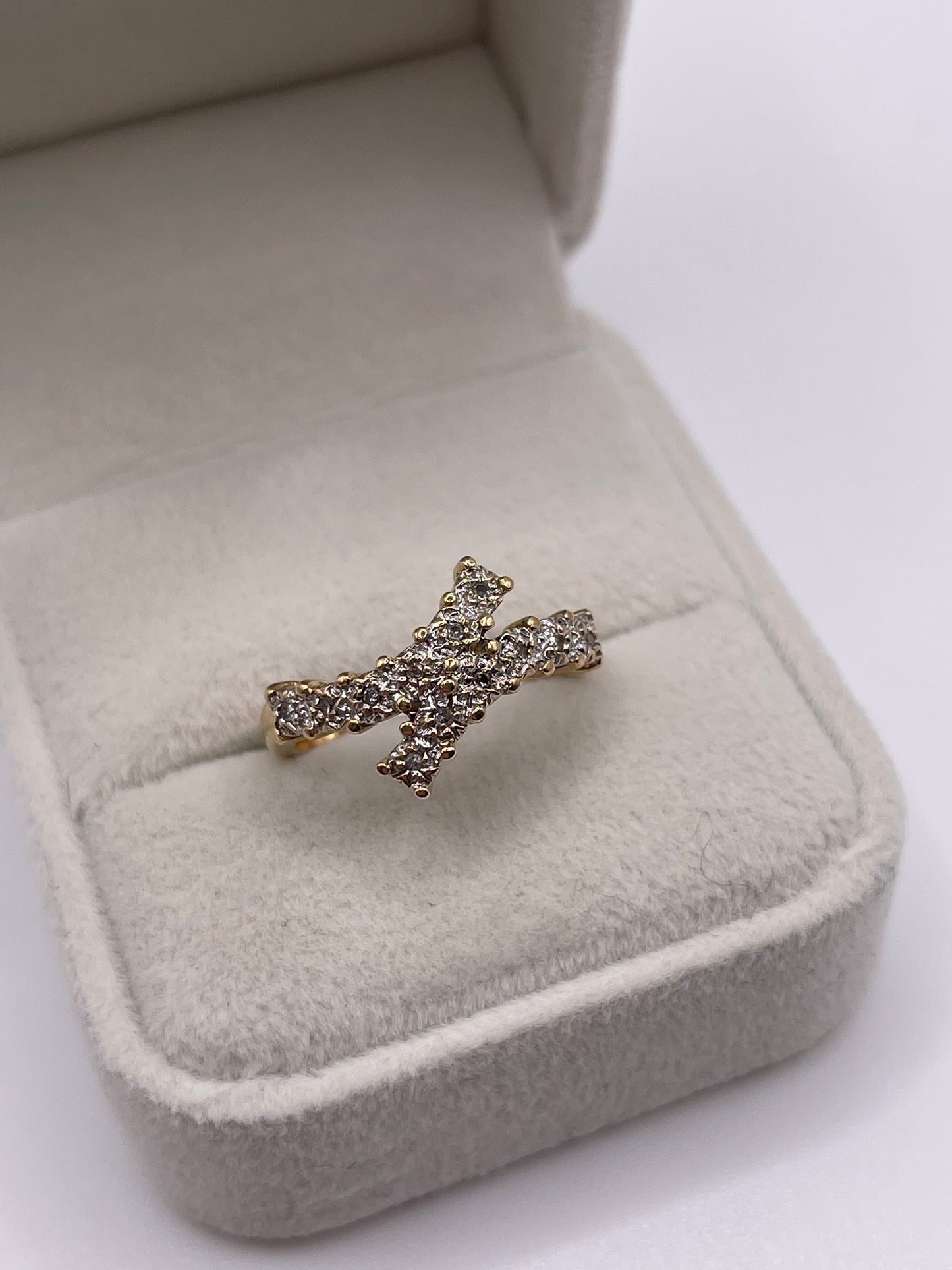 9ct gold diamond ring