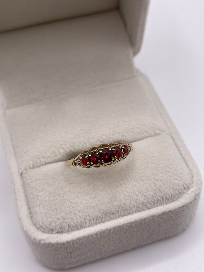 9ct gold garnet ring